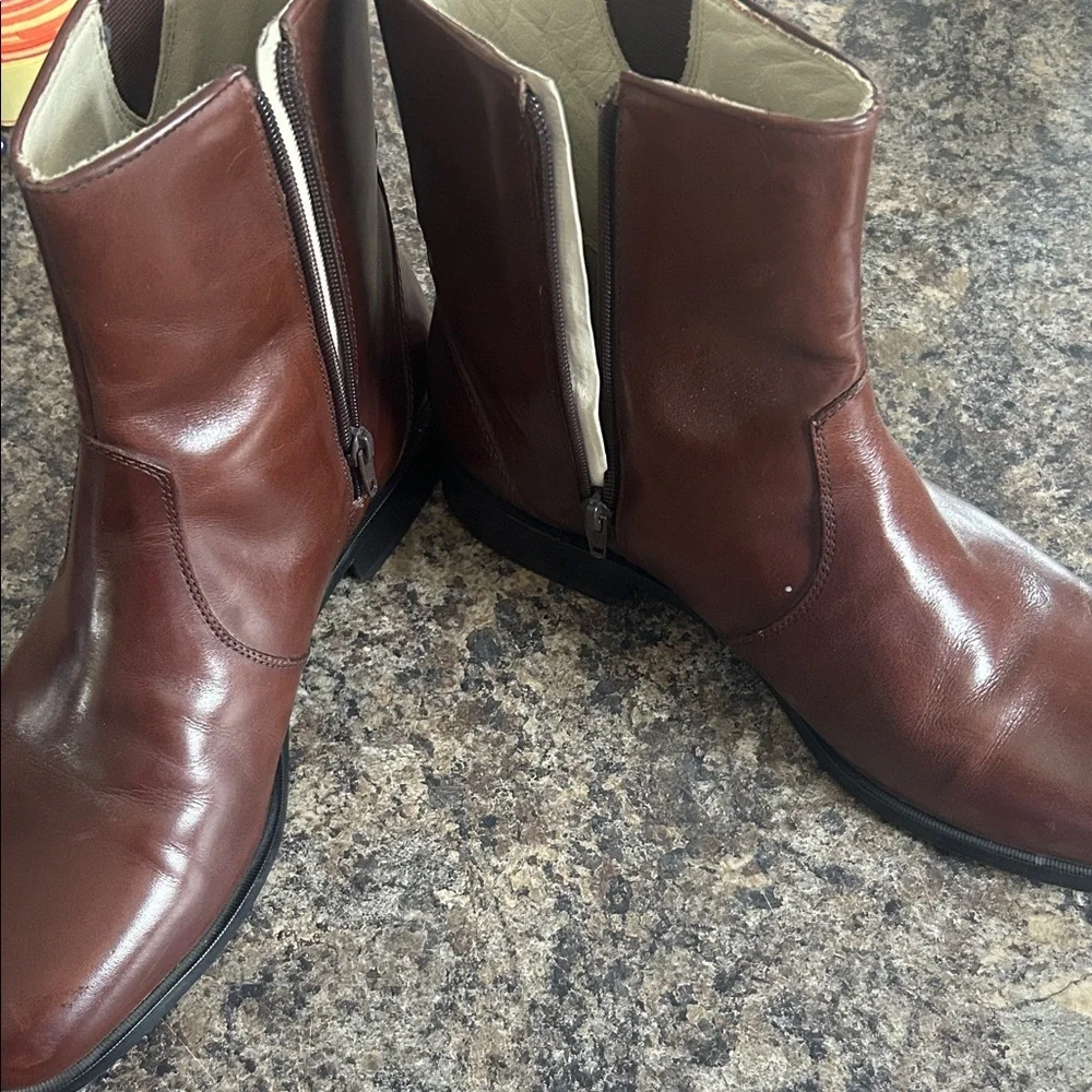 Florsheim Chestnut Leather Boots